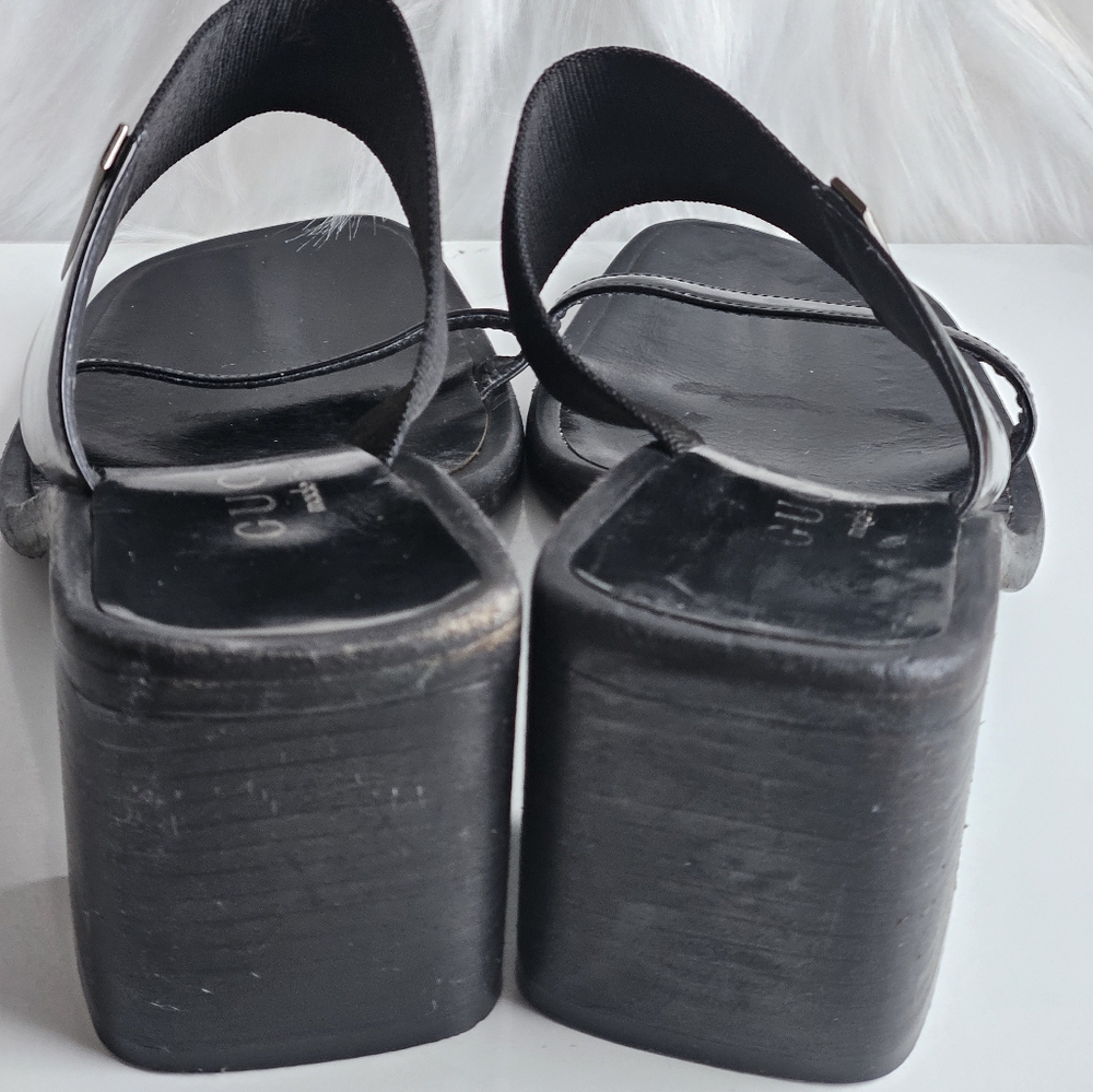 Gucci Black Patent Leather Block Heel Sandals with Elastic Strap - Picture 3 of 14